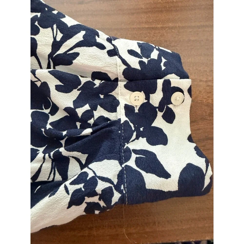 Loft Navy Blue/White Floral Top w/Short Puff Sleeves Sz M